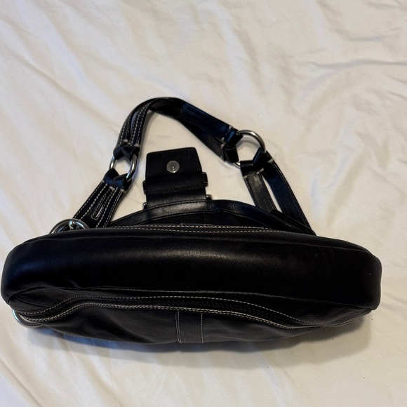 Vintage Coach Black Leather Shoulder Bag with Buckle Detail - Picture 4 of 10